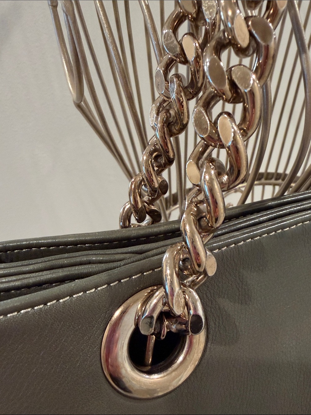 Valentino Olive Green Leather Shoulder Bag with Gold Chain Straps - Picture 4 of 14